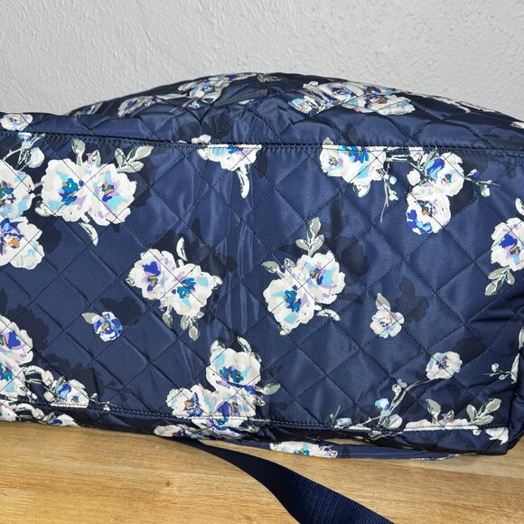 Vera Bradley Large Travel Duffel in Blooms and Branches Navy NWT Perf. Twill - Picture 7 of 10
